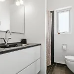 4 Bedroom Beautiful In Casa vacanze