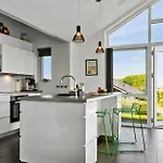 Casa vacanze 4 Bedroom Beautiful In *