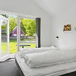 4 Bedroom Beautiful In Casa vacanze Haderslev