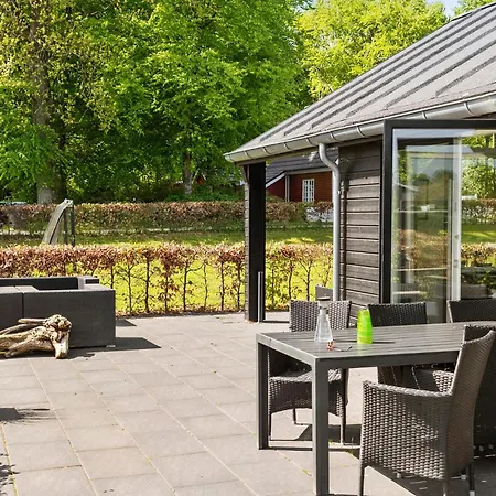 4 Bedroom Beautiful In Ferienhaus