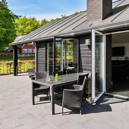 4 Bedroom Beautiful In 펜션 *