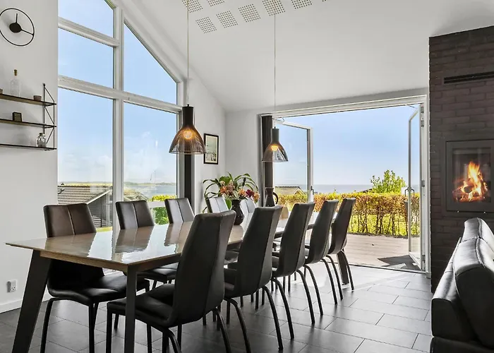 4 Bedroom Beautiful In * Хадерслев