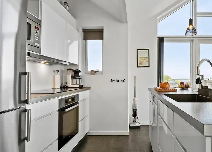 4 Bedroom Beautiful In Дом отдыха