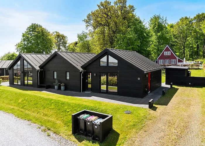 4 Bedroom Beautiful In Dom wakacyjny *